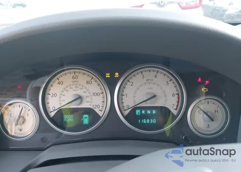 2010 Chrysler Town & Country Touring z USA, uszkodzony, nr VIN 2A4RR5DX8AR501155